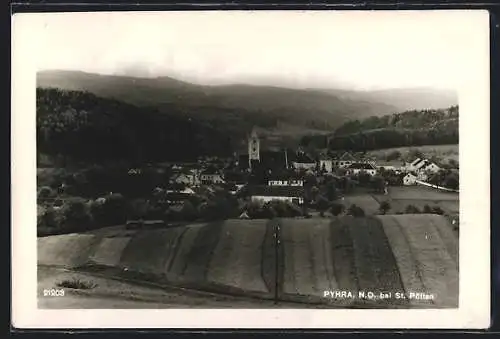 AK Pyhra /N. Ö., Ortsansicht mit Feld