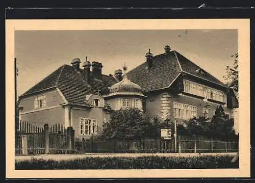 AK Pyhra bei St. Pölten, Strassenpartie mit Villa