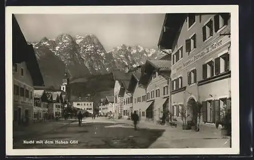 AK Kuchl, Strassenpartie mit Gasthaus Neuwirt, Blick auf den Hohen Göll