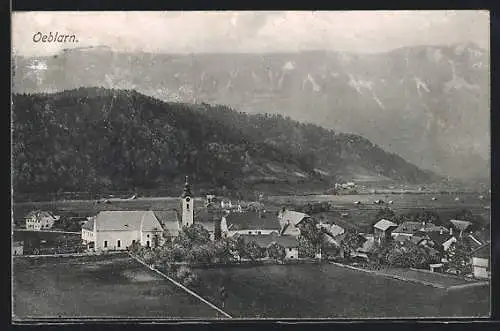 AK Oeblarn, Ortsansicht mit Kirche gegen das Gebirge