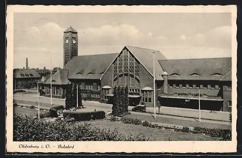 AK Oldenburg / Gr., Bahnhof mit Parkanlage