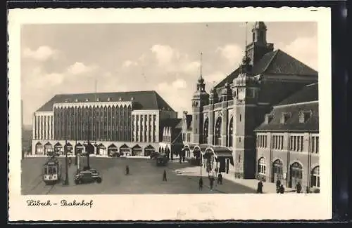 AK Lübeck, Bahnhof mit Strassenbahn und Automobilen