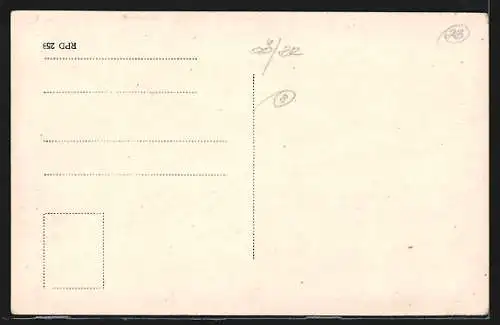 AK Mauerkirchen /O.-Ö., Mutter mit Kindern an einem Brunnen an der Strasse