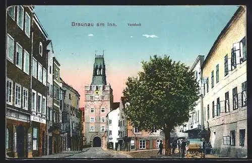 AK Braunau am Inn, Partie in der Vorstadt mit dem Torturm