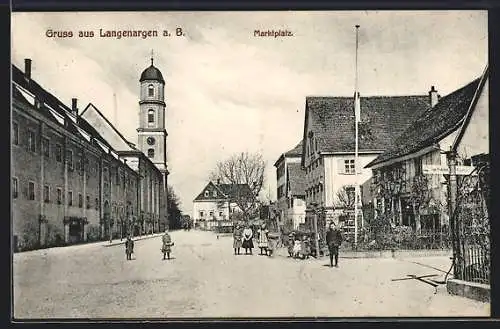 AK Langenargen a. B., Marktplatz mit Kirche, Kindergruppe