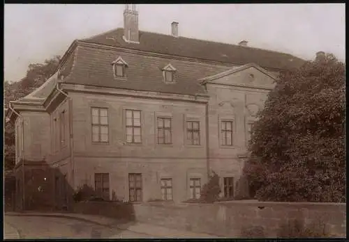 Fotografie Otto Blaubach, Naumburg, Ansicht Lodersleben, Strassenpartie neben dem Schloss