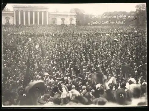 Fotografie unbekannter Fotograf, Ansicht München, Festakt am Königsplatz zum Landes-Schiessen 1920