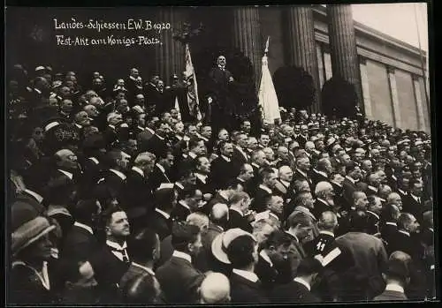 Fotografie Ansicht München, Landes-Schiessen 1920, Festakt am Königsplatz mit Franz Xaver Ritter von Epp