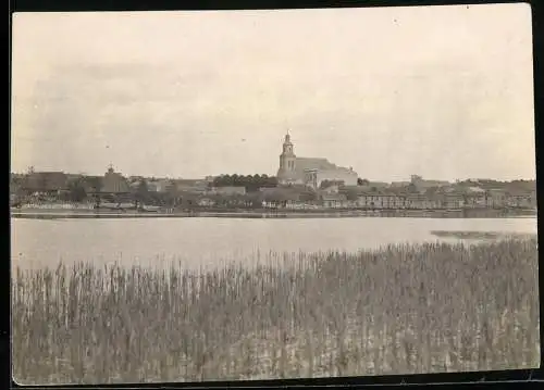 Fotografie H. Rubin & Co., Dresden-Blasewitz, Ansicht Gartz, Uferpartie mit Blick zum Ort