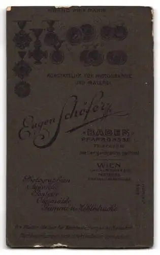 Fotografie Eugen Schöfer, Baden, Pfarrgasse 1, Bürgerliche mit Pelz und Perlenschmuck im Haar
