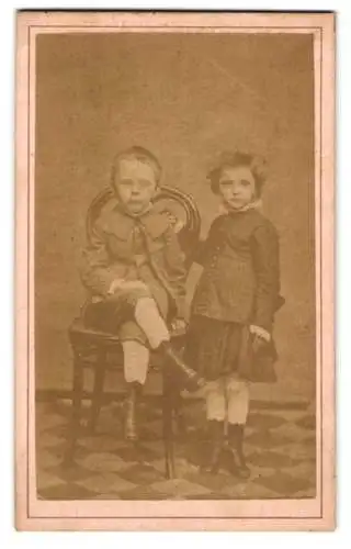 Fotografie Josef Weifsl, Oberzeiring in Obersteier, Zwei Kinder in Lederstiefeln