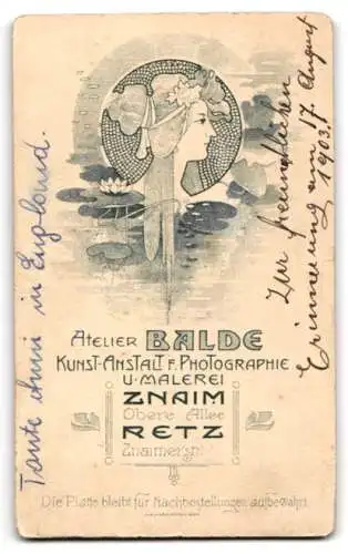 Fotografie Atlier Balde, Retz, Znaimerstr., Portrait Anni in Rüschenbluse u. Rock