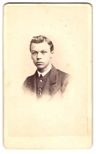 Fotografie C. Holzamer, Worms, Portrait H. Kayser in schlichtem Anzug