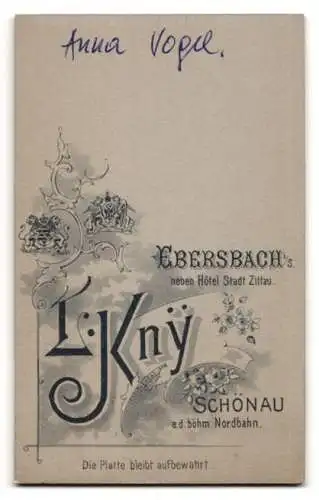 Fotografie L. Kny, Ebersbach, Portrait Anna Vogel in tailliertem Kleid