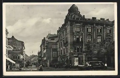 AK St. Pölten /N.-Oe., Kremsergasse mit Litfasssäule