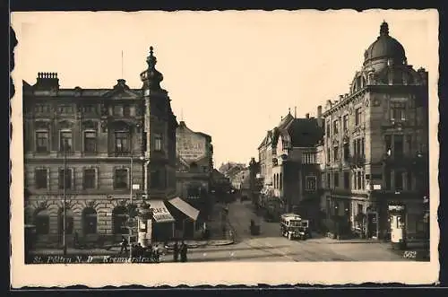 AK St. Pölten /N.-D., Kremserstrasse mit Cafe Bahnhof, Litfasssäule und Bus