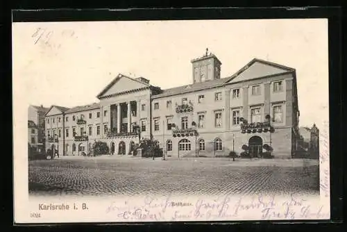 AK Karlsruhe i. B., Rathaus mit Platz