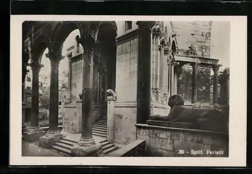AK Split, Peristil