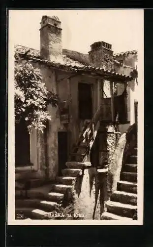 AK Baska na Krku, Altes Haus im Sonnenschein