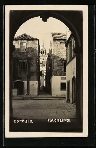 AK Korcula, Blick in eine enge Gasse