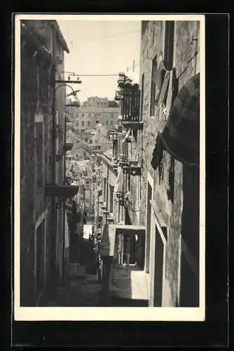 AK Ragusa, Gasse mit starkem Gefälle, teilweise Treppenstufen