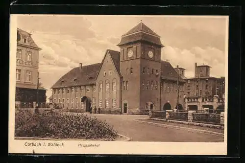 AK Corbach i. Waldeck, Hauptbahnhof mit Strassenpartie