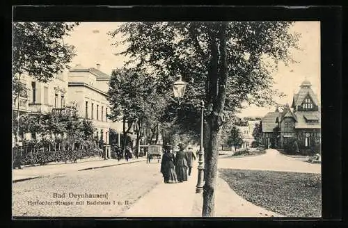 AK Bad Oeynhausen, Herforder Strasse mit Badehaus I und II