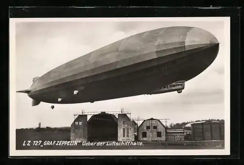 AK Luftschiff Graf Zeppelin LZ 127, über der Luftschiffhalle