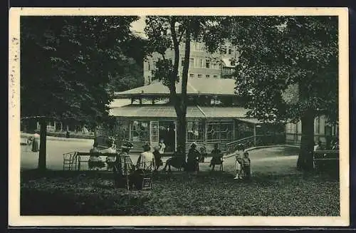 AK Bad Langenschwalbach, Weinbrunnen mit Gästen
