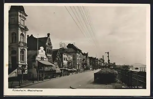 AK Rüdesheim /Rhein, Rheinstrasse mit Hotel Traube