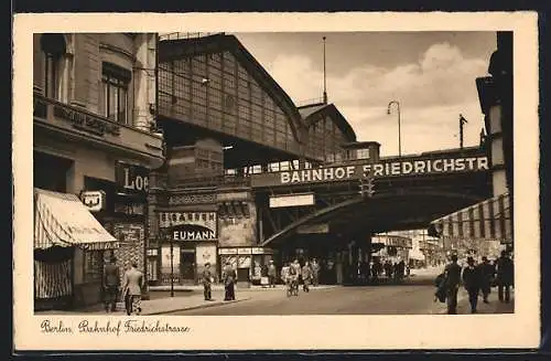 AK Berlin, Bahnhof Friedrichstrasse mit Leuten