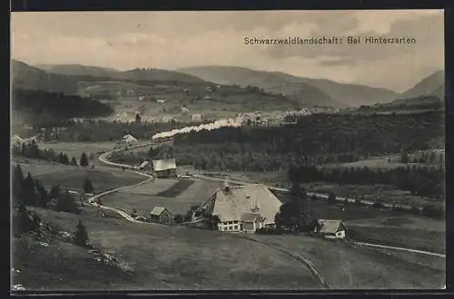 AK Hinterzarten, Schwarzwaldlandschaft mit Eisenbahnstrecke