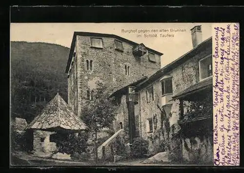 AK Sand in Taufers, Schloss Taufers, Burghof gegen den alten Brunnen