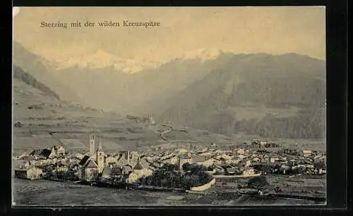 AK Sterzing, Blick auf den Ort mit Gebirgspanorama