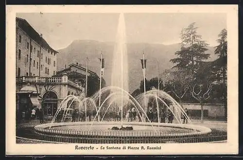 AK Rovereto, La fontana di Piazza A. Rosmini