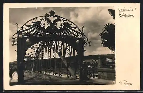 AK Braunau a. Inn, Tor mit Brücke