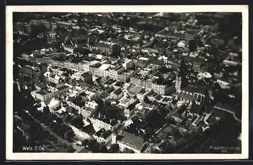 AK Wels /O.-Oe., Teilansicht mit Kirche, Fliegeraufnahme