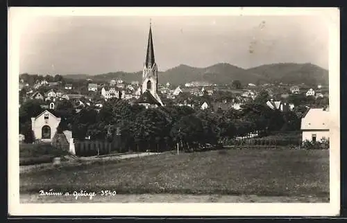 AK Brunn a. Gebirge, Teilansicht mit Kirche