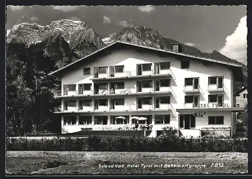 AK Hall /Tirol, Hotel Tyrol mit Bettelwurfsgruppe