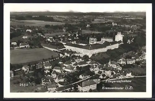 AK Kremsmünster, Teilansicht mit Benediktinerstift vom Flugzeug aus