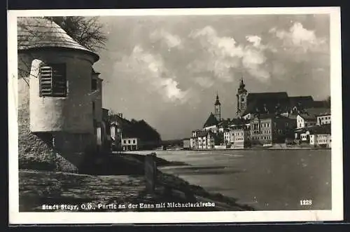 AK Steyr /O.-Ö., Partie an der Enns mit Michaelerkirche