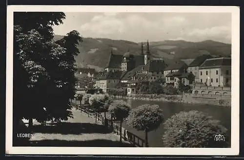 AK Leoben, Teilansicht mit Flusspartie und Park