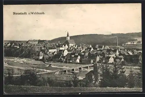 AK Neustadt a. Waldnaab, Ortsansicht mit Flusspartie