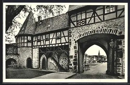 AK Friedberg /Hessen, Südl. Burgtor mit Blick in die Kaiserstrasse