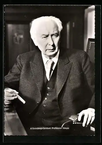 AK Altbundespräsident Professor Heuss mit Zigarre