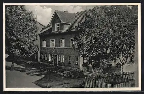 AK Lam /Niederbayern, Gasthof-Metzgerei Franz Huber mit Strasse