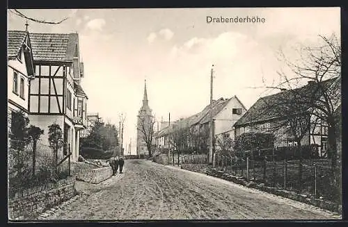 AK Drabenderhöhe, Strassenpartie mit Blick zur Kirche