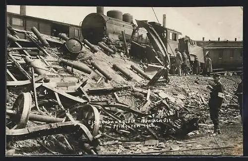 Foto-AK München, Eisenbahnkatastrophe am Ostbahnhof zu Pfingsten 1926