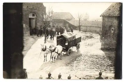 10 Fotografien 1.WK, Ansicht Saint-Morel, Trauerzug & Beerdigung Inf.-Rgt. 111, Kriegsgrab & Feldgeistlicher 1918