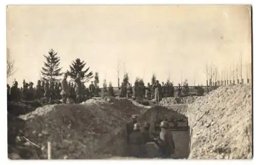 10 Fotografien 1.WK, Ansicht Saint-Morel, Trauerzug & Beerdigung Inf.-Rgt. 111, Kriegsgrab & Feldgeistlicher 1918
